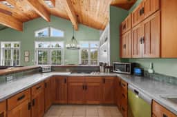 Ponderosa Retreat | 10 min to Downtown | Mtn Views